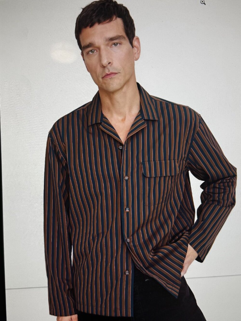 Banana Republic Relaxed-Fit Cotton Poplin in Navy & Burgundy Relaxed-Fit Cotton - Picture 8 of 8